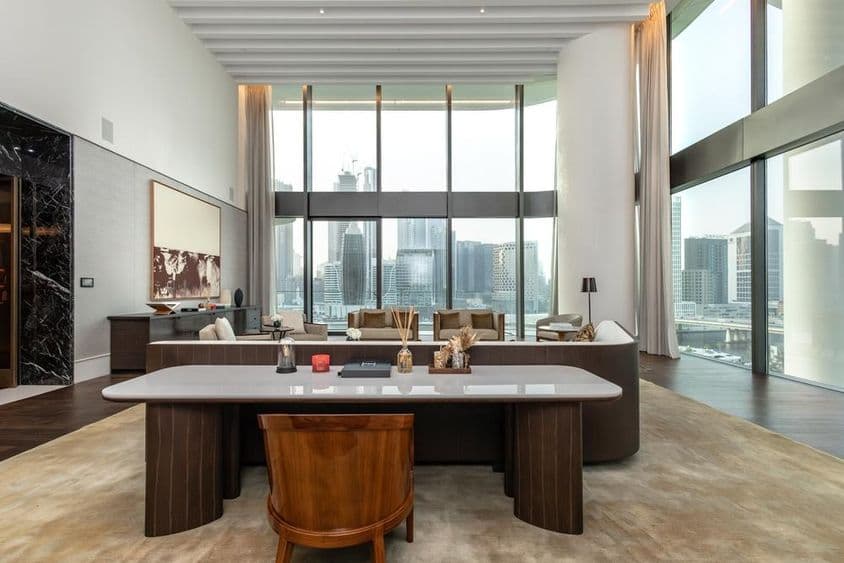 迪拜现代公寓室内设计。