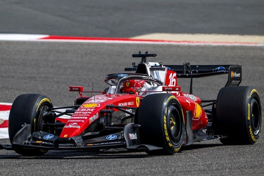 沙基尔,巴林 Charles Leclerc 驾驶他的法拉利赛车。