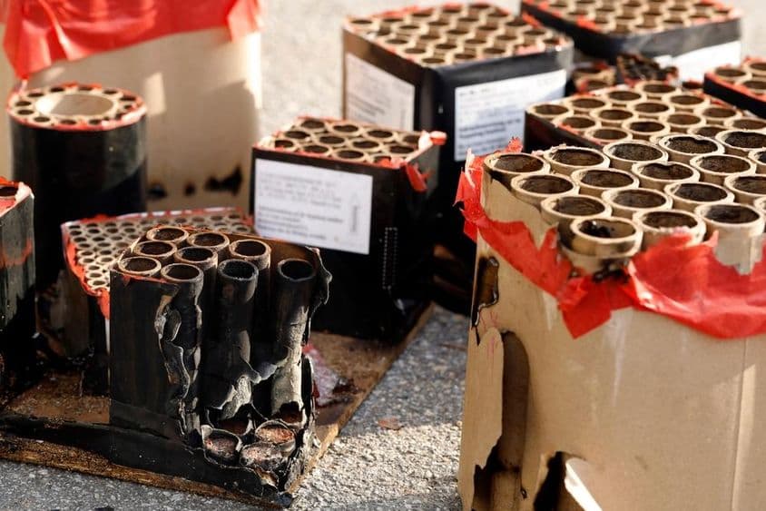 使用后的烟花废弃物