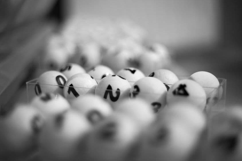 用于彩票游戏的数字白色球