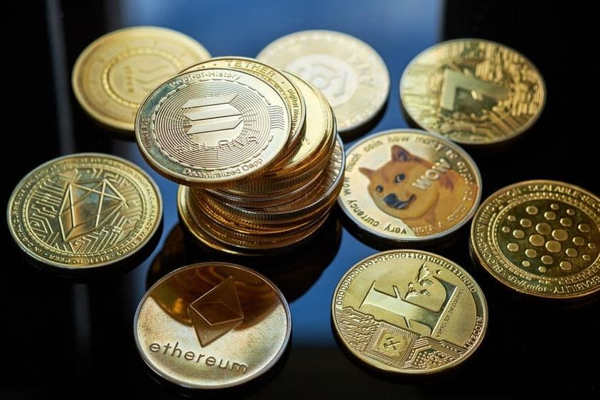 金色 Solana 加密货币