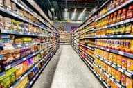 迪拜,阿拉伯联合酋长国,超市货架上的食品展示