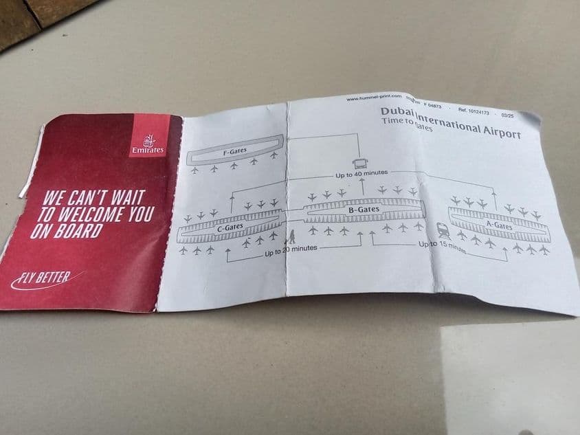 阿联酋航空的登机牌。
