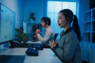 Z世代亚洲年轻客户服务团队