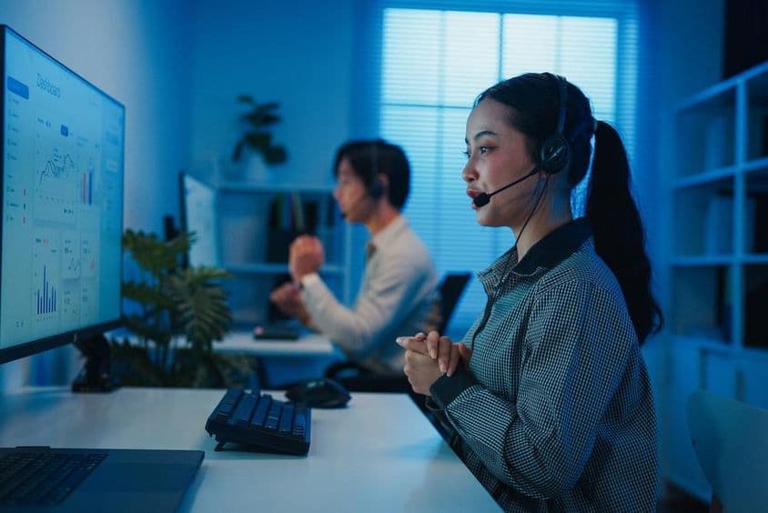 Z世代亚洲年轻客户服务团队