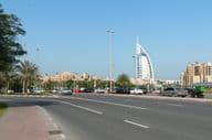 迪拜Umm Suqeim和Jumeira Street的交叉路口。